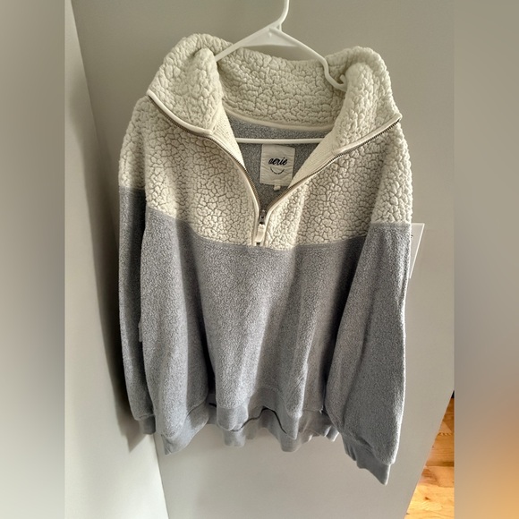 Cozy Gray and Cream Aerie Sherpa Pullover - Picture 1 of 3